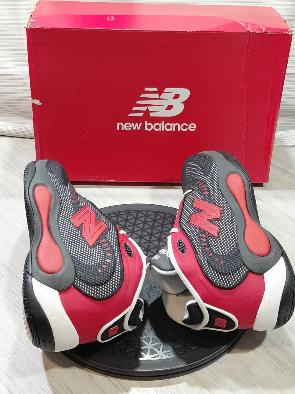 New Balance Men's P400 Black Team Red Athletic Performance Bball Shoes SIZE M11